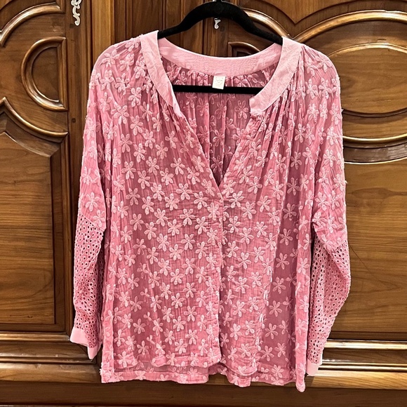 NWOT Sunday St Tropez Pink Long Sleeve Embroidered Top Size Small - Picture 1 of 9